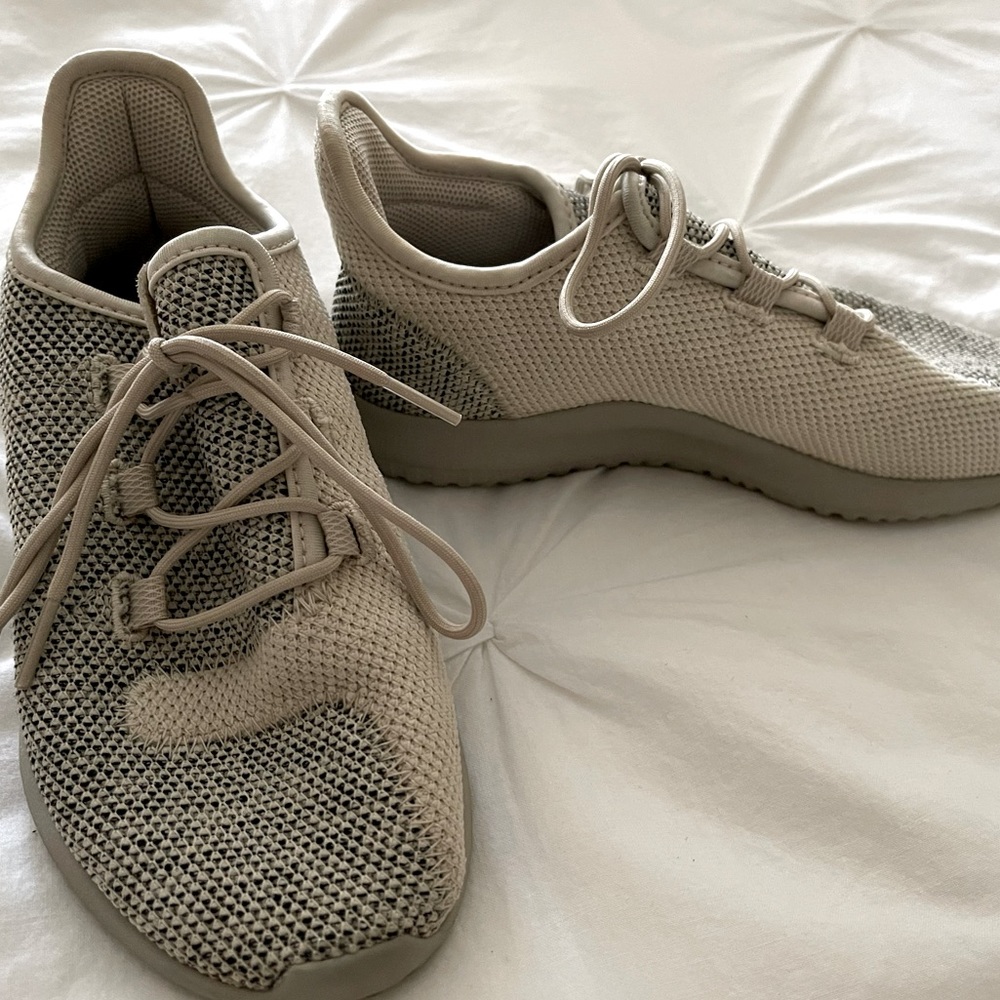 Big kids ADIDAS sneaker in size 3.